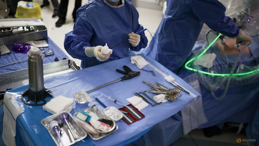 AI-guided cameras make solo surgery possible in step towards surgical automation