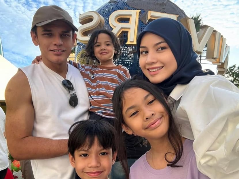 KRU singer recovers phone he lost at Universal Studios Singapore, thanks the person responsible