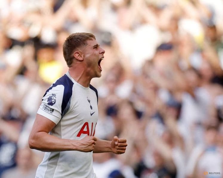 Spending spree shows Tottenham ambition, says Van de Ven
