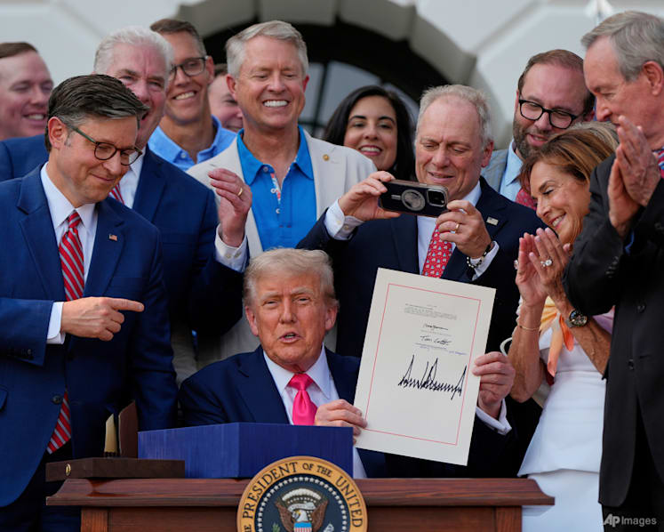 Trump signature to appear on US currency, ending 165-year tradition