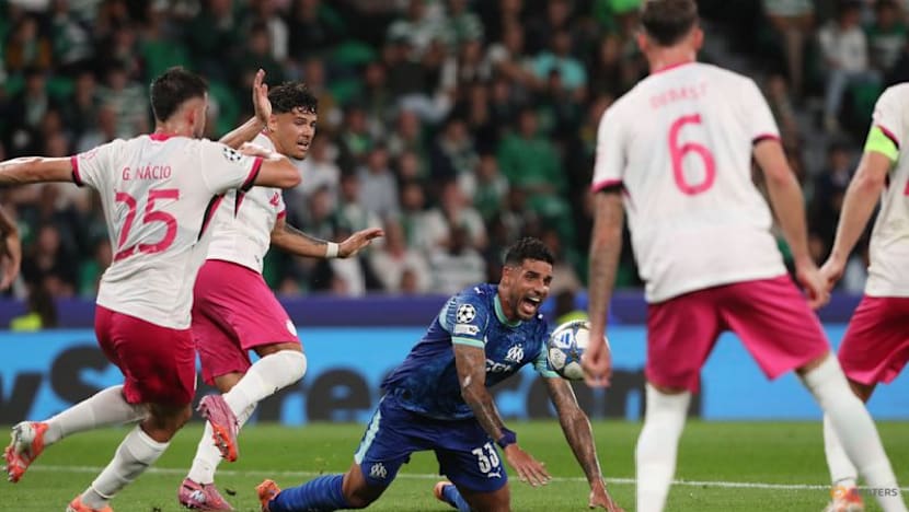 Sporting produce late rally to down 10-man Marseille