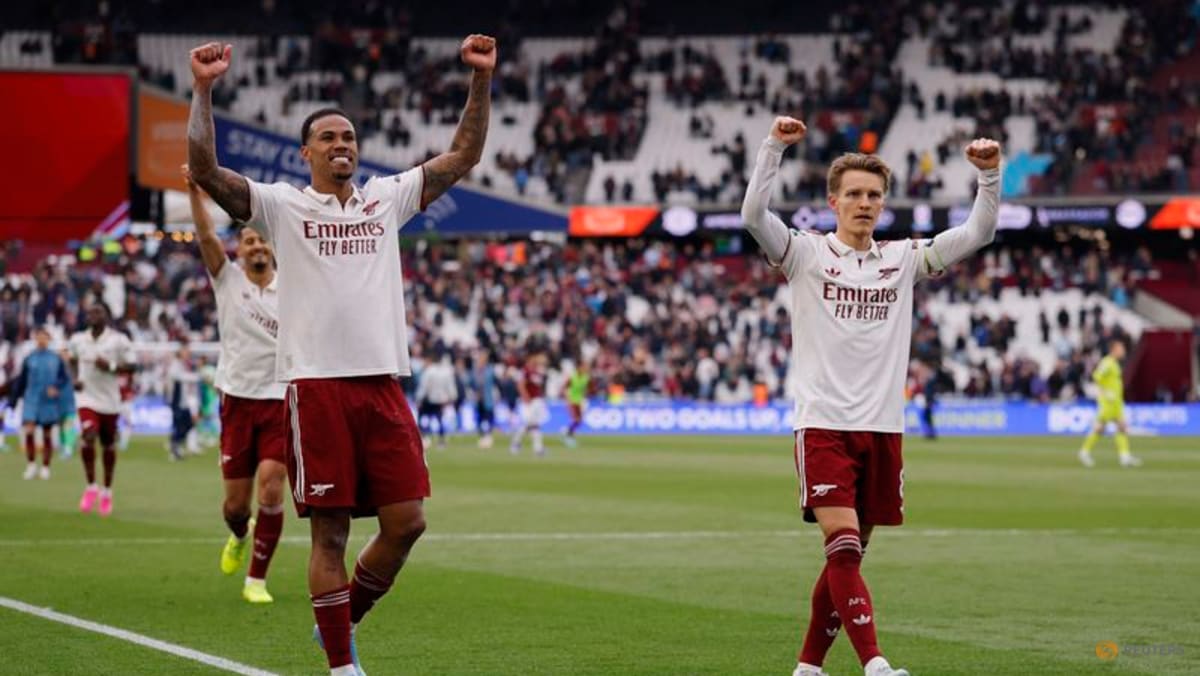 Title door wide open for Arsenal, but no time for a stumble