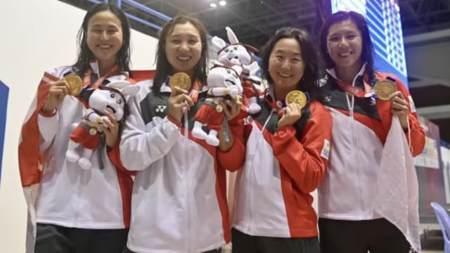 我国泳队女子4X100米自由泳接力赛夺金 我国东运第1000枚金牌
