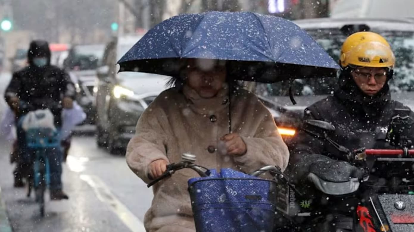 寒潮席卷中国南部 上海罕见迎来降雪天气
