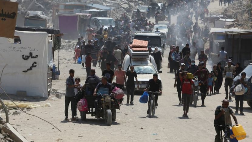 Israel carries out new raids in Gaza as Netanyahu visits US
