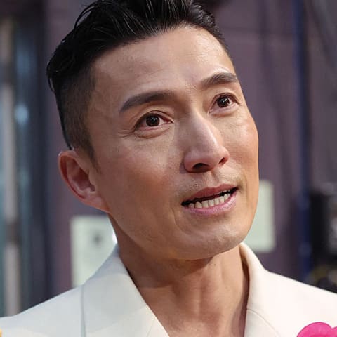 香港视帝陈山聪动眼部手术后现身,独眼照曝光引发热议