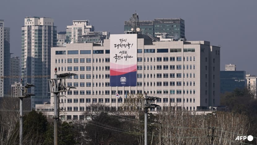 South Korea police try to raid Yoon's office over martial law