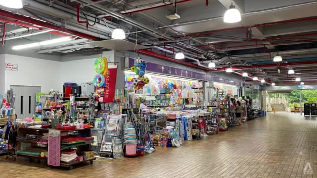 美世界中心占道货物被令撤 店家喊“被针对”遭当局驳斥 