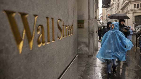 Wall Street falls as Trump's EU tariff threat sparks market uncertainty - Channel News Asia (Picture 2)
