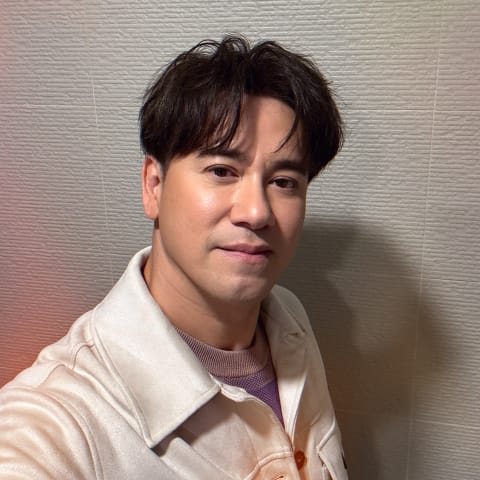 李圣杰神秘亲密接触21岁嫩模,举止超暧昧