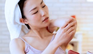 What causes elbows and knees to darken? Skincare tips on dealing with hyperpigmentation