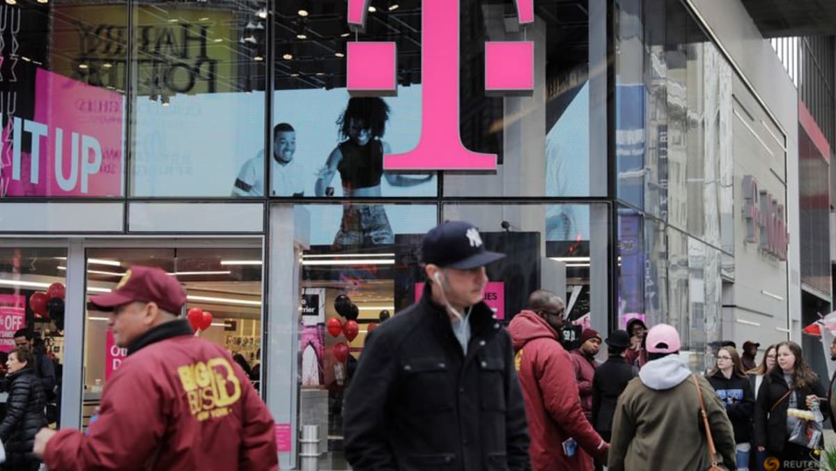 T-Mobile misses estimates for wireless subscriber additions