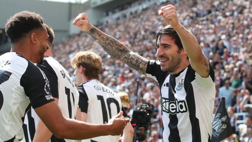 Newcastle go third with 2-0 win over 10-man Chelsea