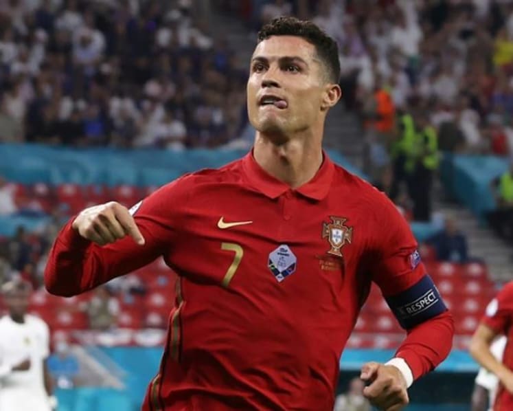 Commentary: Ronaldo’s move to Manchester United is great for fans but not so much for football
