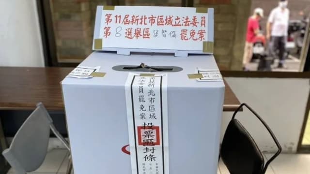 头塞票箱并试图藏匿选票 台男被警当场逮捕