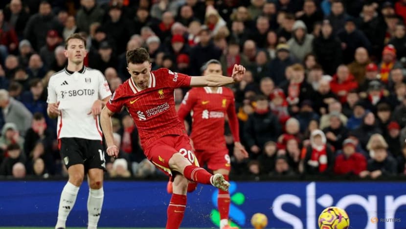 Ten-man Liverpool salvage draw, Arsenal held, Forest go fourth