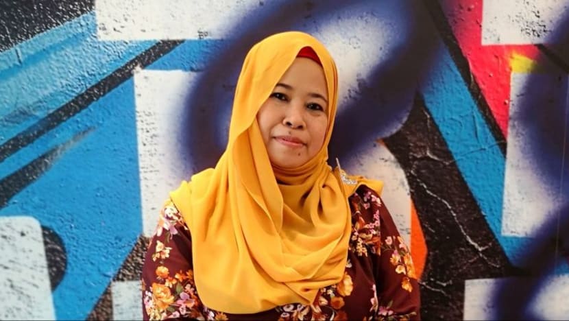 'Ibu Pensel' Sarimah Amat asuh 2 anak titipan sambil giat usahakan projek amal di Yishun, Cirebon