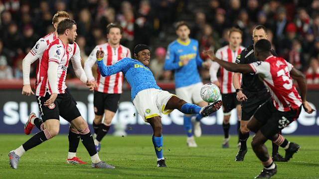 英超：布伦特福德以2比2 踢和狼队