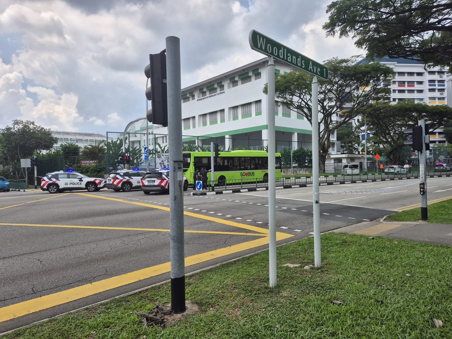 SMRT Bus Catches Fire Near Woodgrove Primary School; No Injuries Reported — image 6