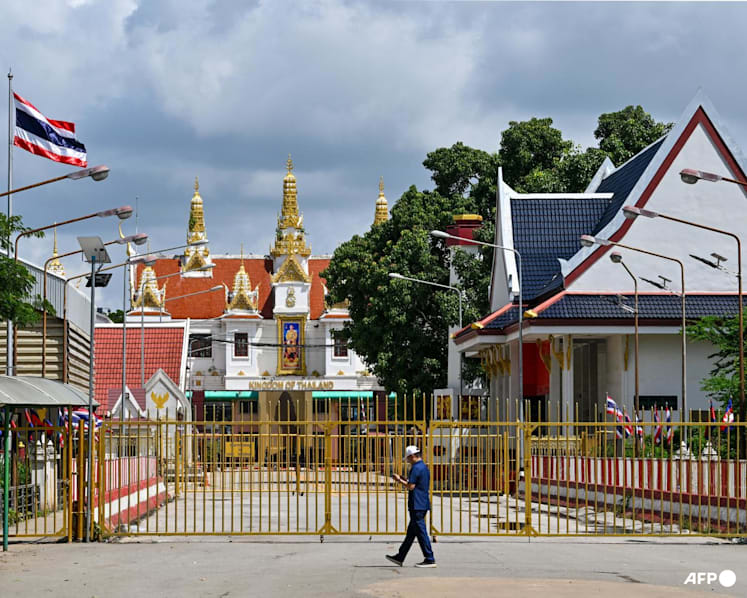 Thailand recalls ambassador, expels Cambodian envoy in border row