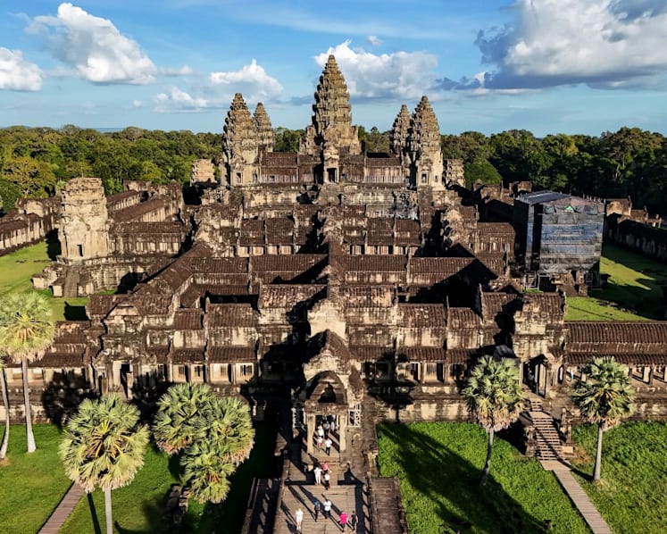 3 killed in lightning strike at Cambodia's Angkor Wat UNESCO site