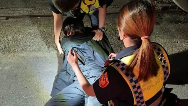 旅台狮城歌手挺身而出 与警民合力制伏藏刀男子