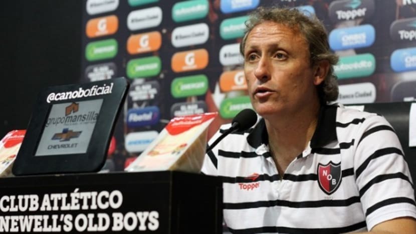 Former Chile No. 2 wants Singapore football coaching job