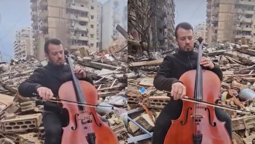 இடிபாடுகளுக்கு மத்தியில் இசை...