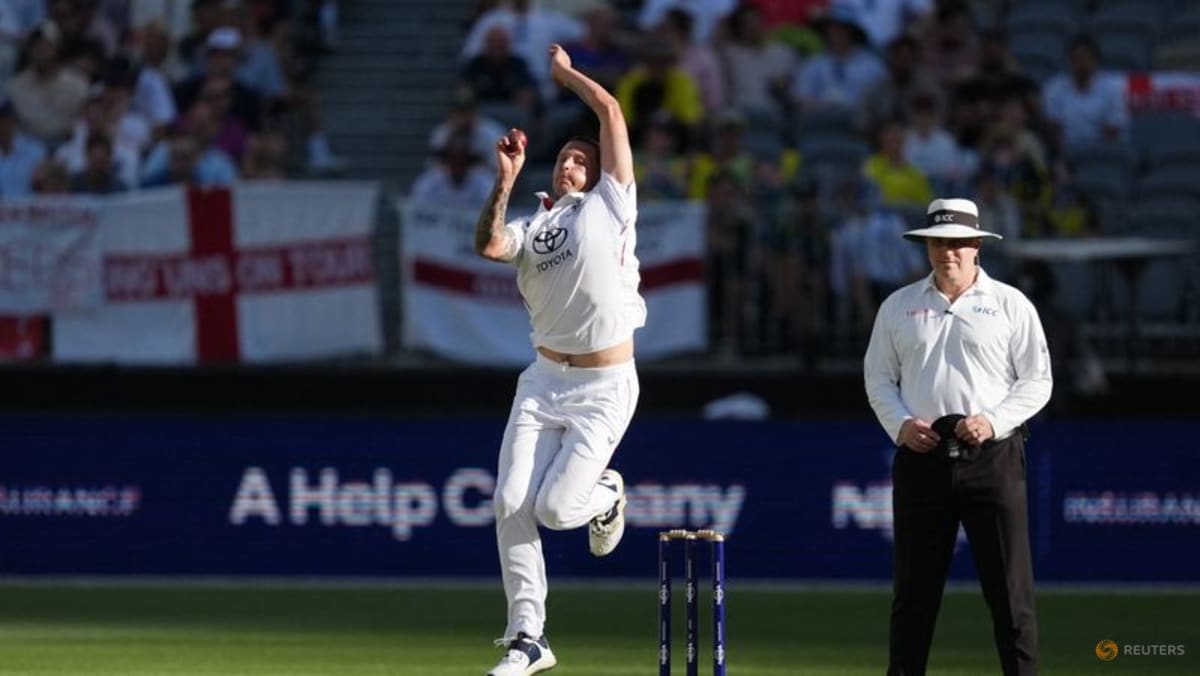 England's Carse acclaims 'awesome' opening day of the Ashes