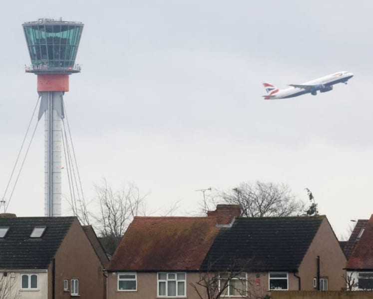 UK airports disrupted by air traffic control issue