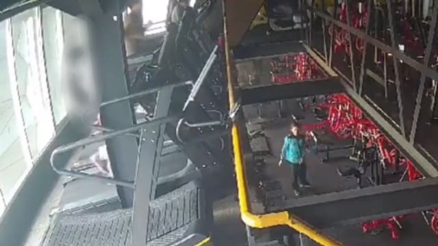 从跑步机摔倒后跌出窗外 印尼女子坠楼亡