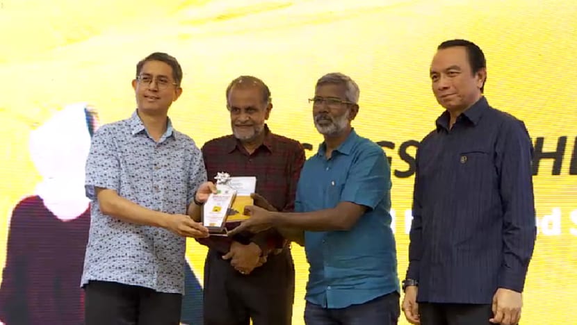 Buku puisi tentang pekerja hijrahan dilancarkan Jamiyah Singapura Buku puisi tentang pekerja hijrahan dilancarkan Jamiyah Singapura
