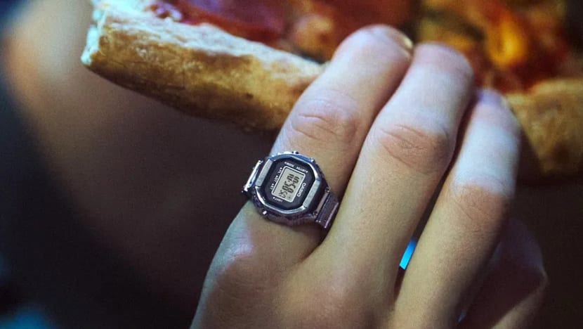 Tak ikut tren cincin pintar, Casio rilis jam cincin digital anti-air Tak ikut tren cincin pintar, Casio rilis jam cincin digital anti-air