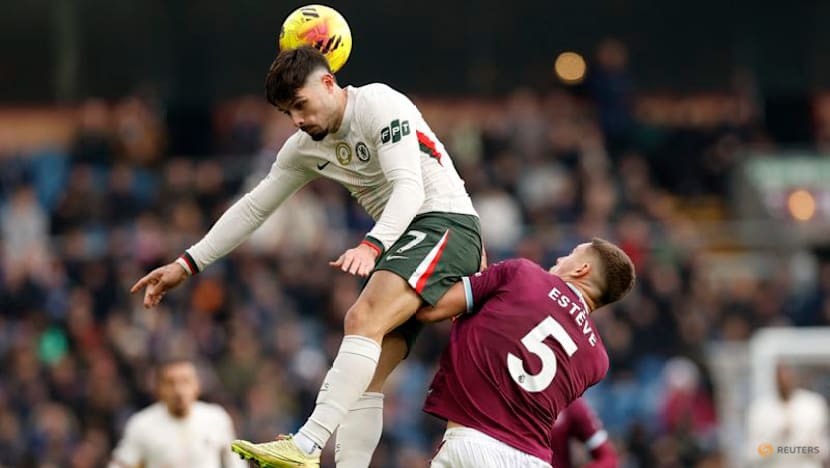 Chelsea close gap on leaders Arsenal with 2-0 win at Burnley