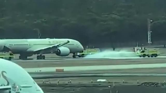 墨尔本机场起飞前轮胎爆裂 载289人客机紧急刹车