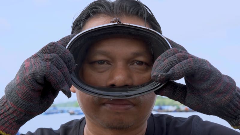 A third-generation Orang Asli farmer tells why harvesting mussels in the Johor Strait is ‘not easy’ 