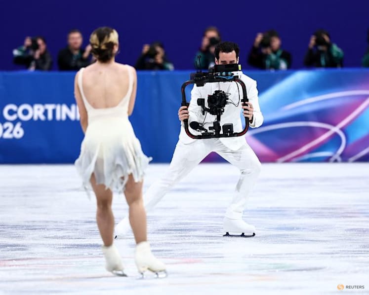 Figure skating-On-ice cameraman brings new Olympic angle