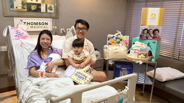 马年宝宝准时零时零分报到 和哥哥凑足龙马精神