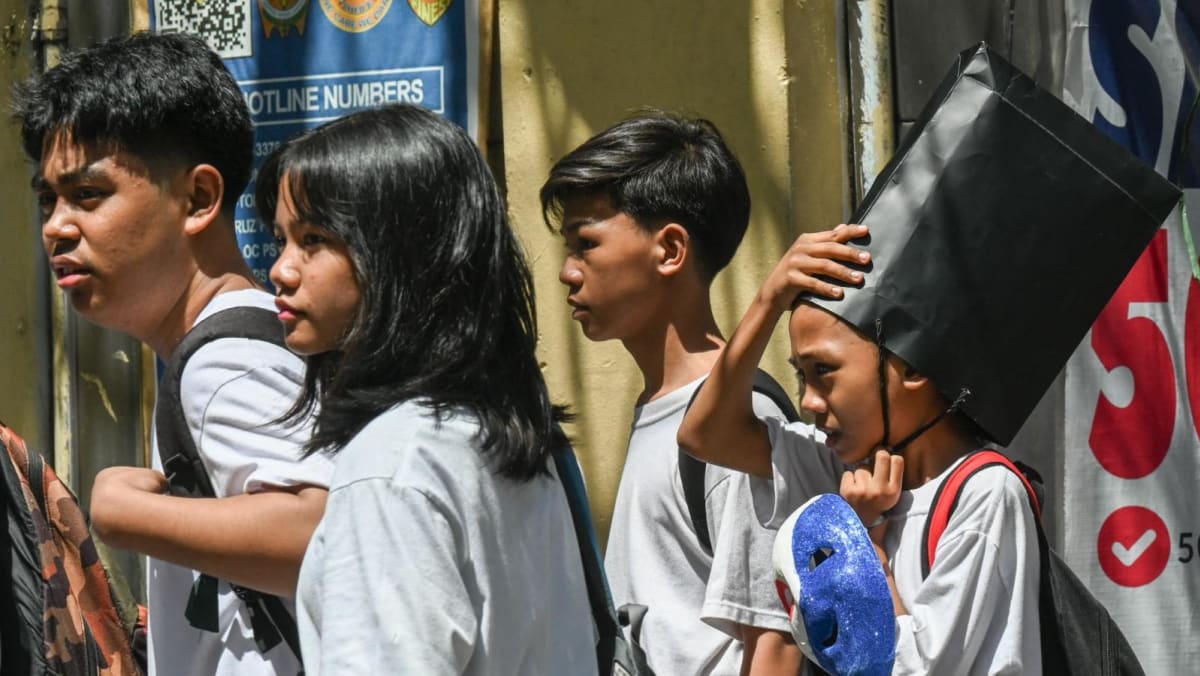 Heatwave shuts down schools in nearly half of Manila Heatwave shuts down schools in nearly half of Manila