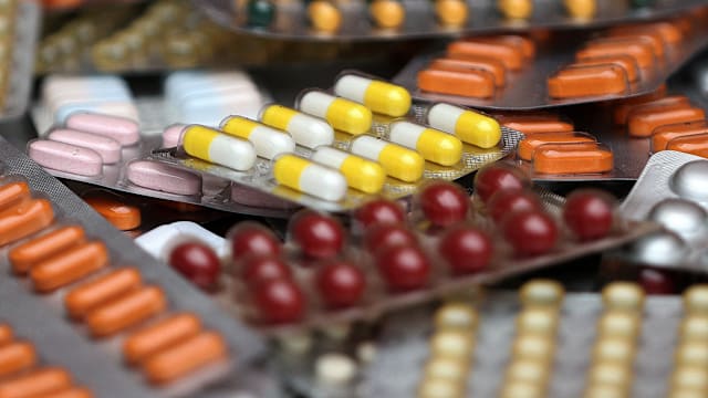 特朗普下令征收药品关税 并调整金属关税制度