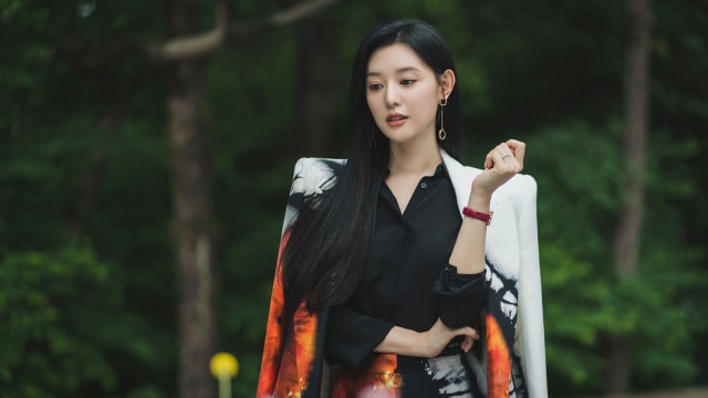 打造“Queen of Tears” 金智媛千金穿搭　你需要一个贵妇包！