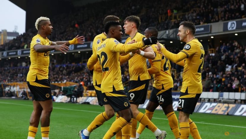 Wolves bare teeth and sink Southampton for first win Wolves bare teeth and sink Southampton for first win
