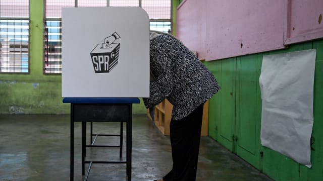 截至中午12点  马国州选投票率介于34%到42%