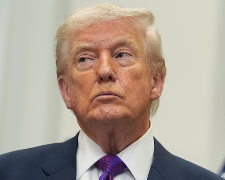 Trump warns Iran of 'very traumatic' outcome if no nuclear deal