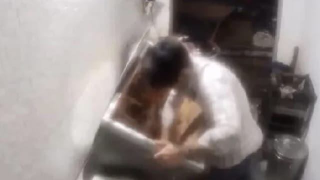 操作失误酿惨剧 印度青年被卷入绞肉机身亡