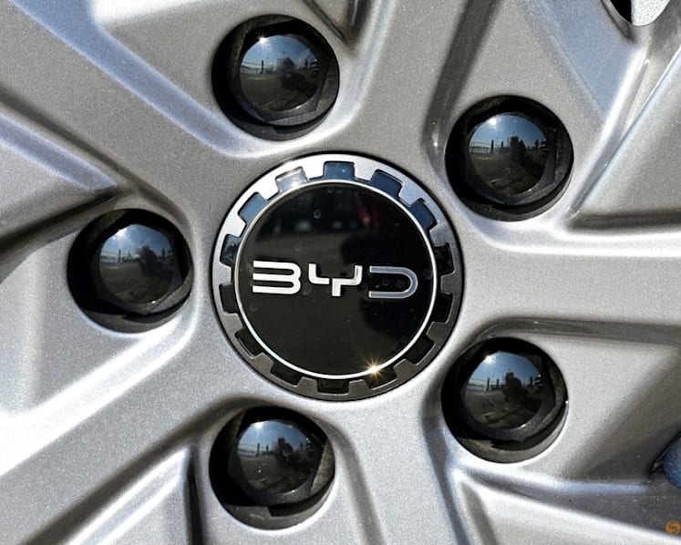BYD posts first quarterly profit rise in over a year