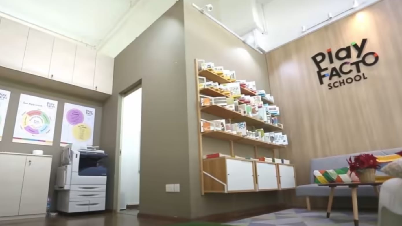 学生托管中心和校车司机大意 女童被困校车内近两小时- 8world, image size:1390x780