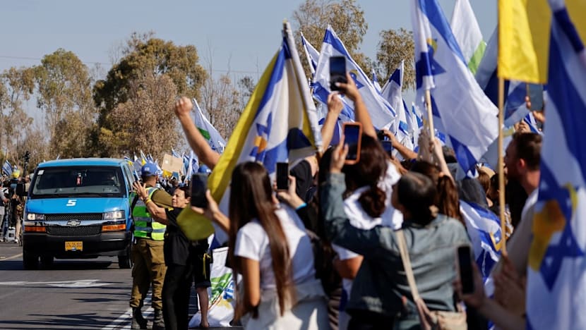 Air mata, kegembiraan di Israel dan Gaza saat pertukaran sandera-tahanan dimulai