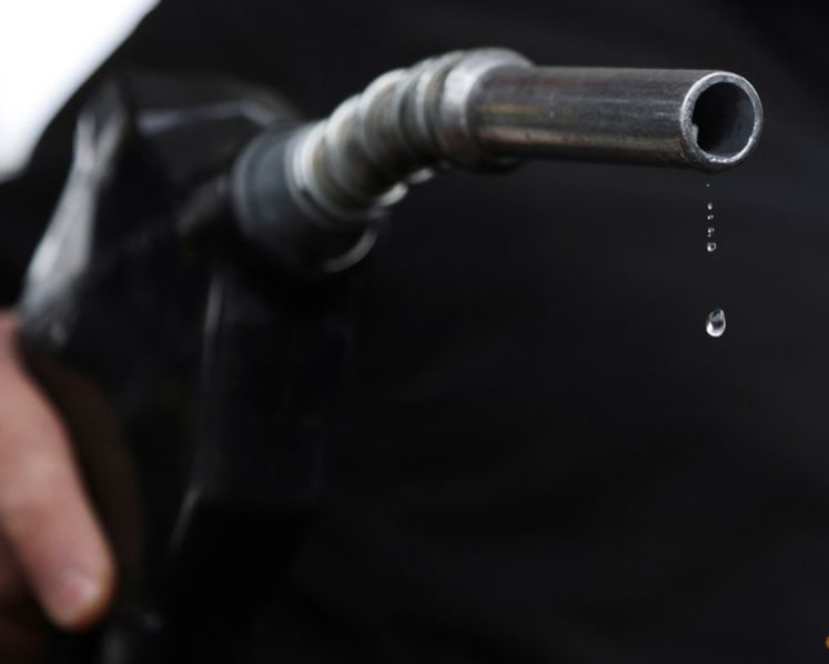 Auto industry group calls for scrapping US gas tax, adopting vehicle fee
