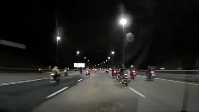 马国百人大道飙摩托酿车祸 一死九伤